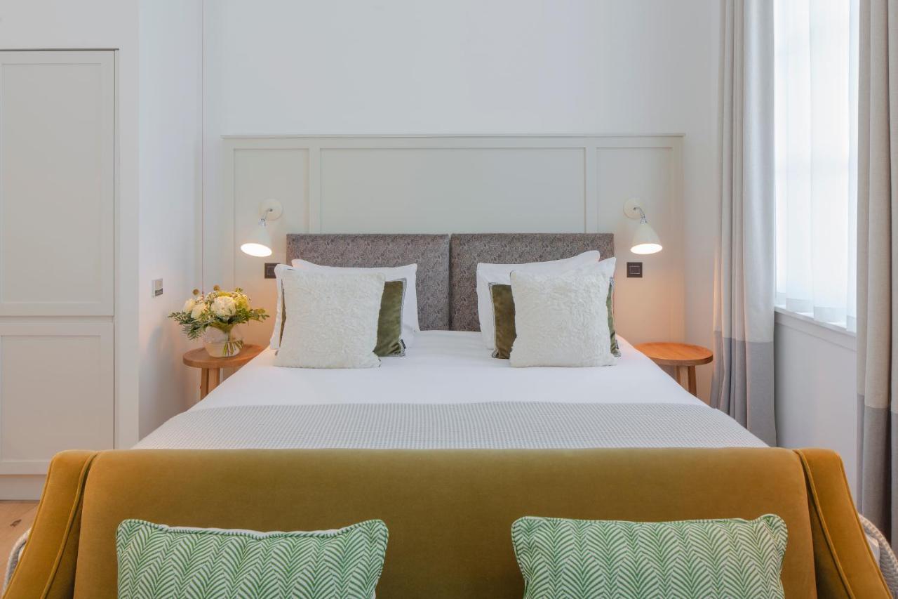 Cheval Old Town Chambers Aparthotel Edinburgh Exterior photo A bedroom at the hotel