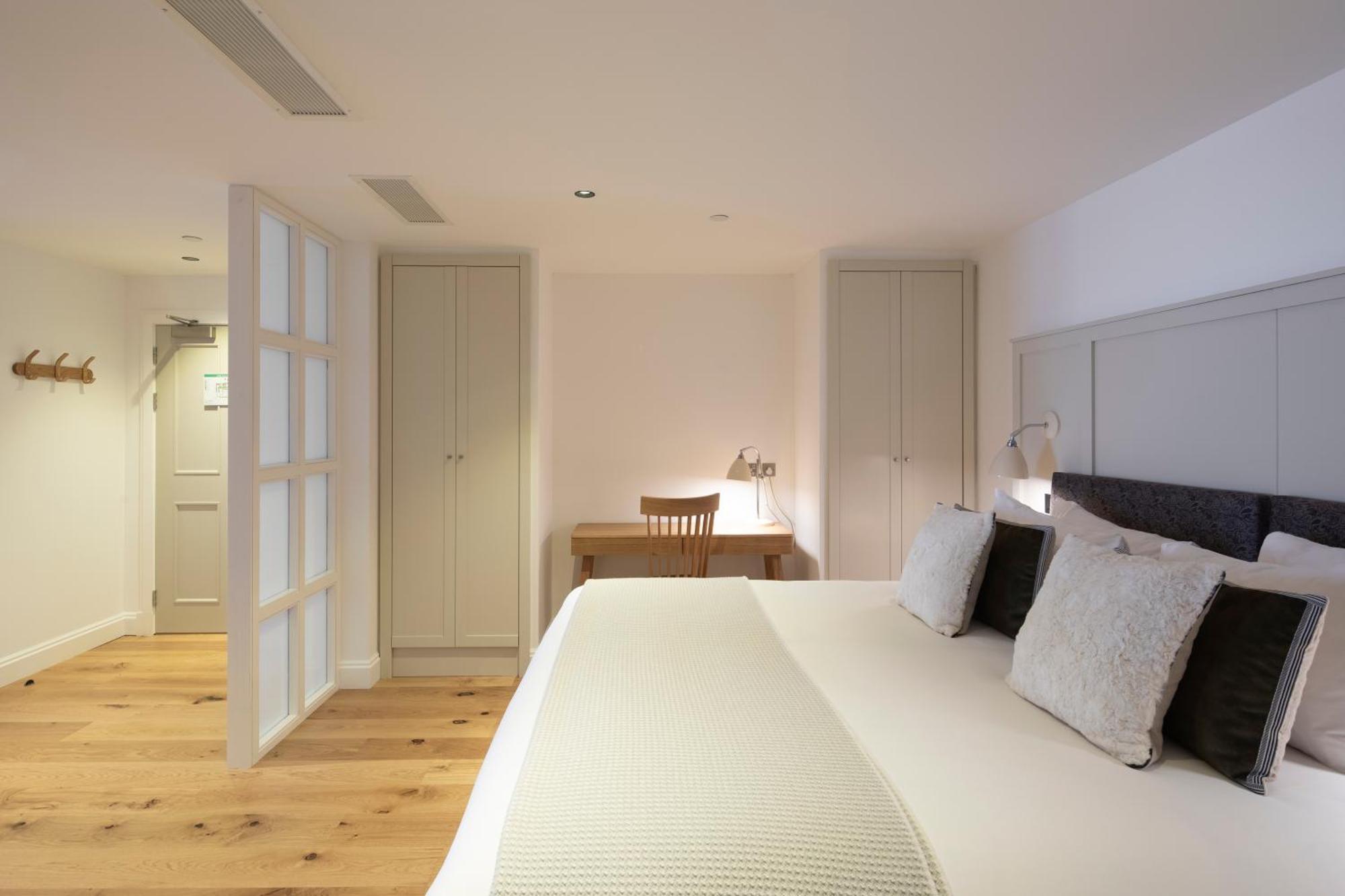 Cheval Old Town Chambers Aparthotel Edinburgh Exterior photo A bedroom at the hotel