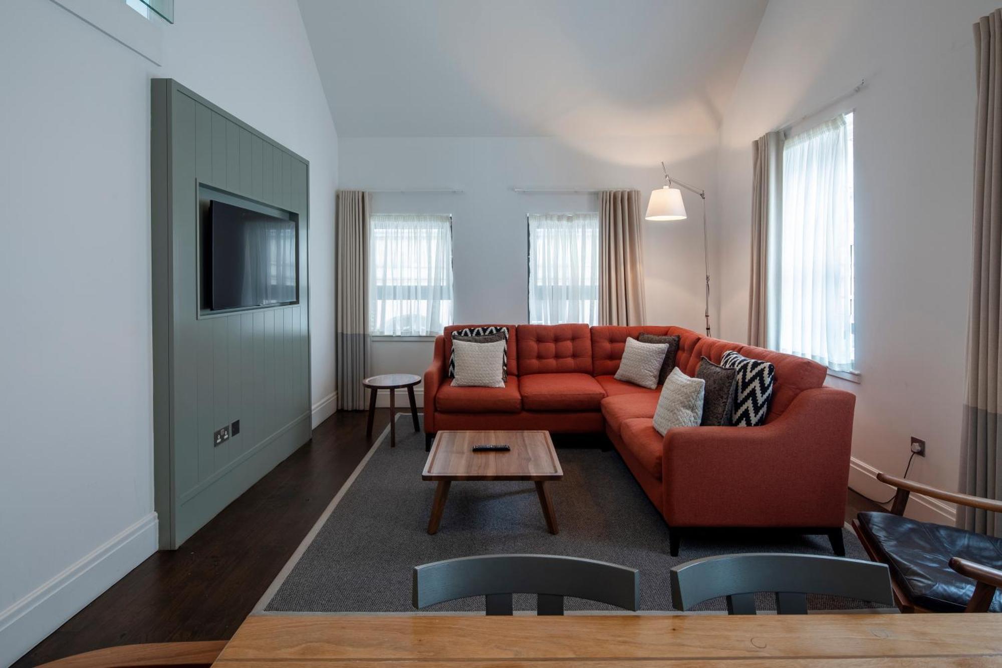 Cheval Old Town Chambers Aparthotel Edinburgh Exterior photo Living room