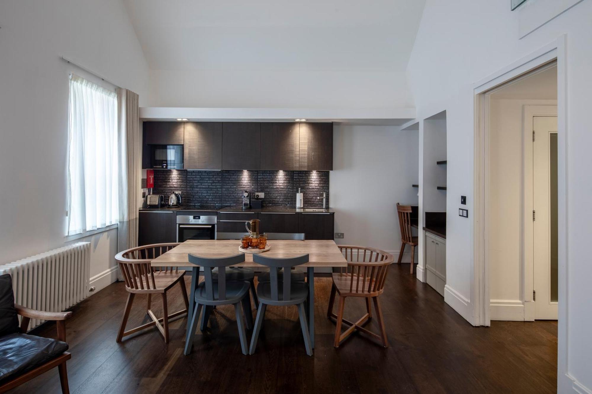 Cheval Old Town Chambers Aparthotel Edinburgh Exterior photo The kitchen