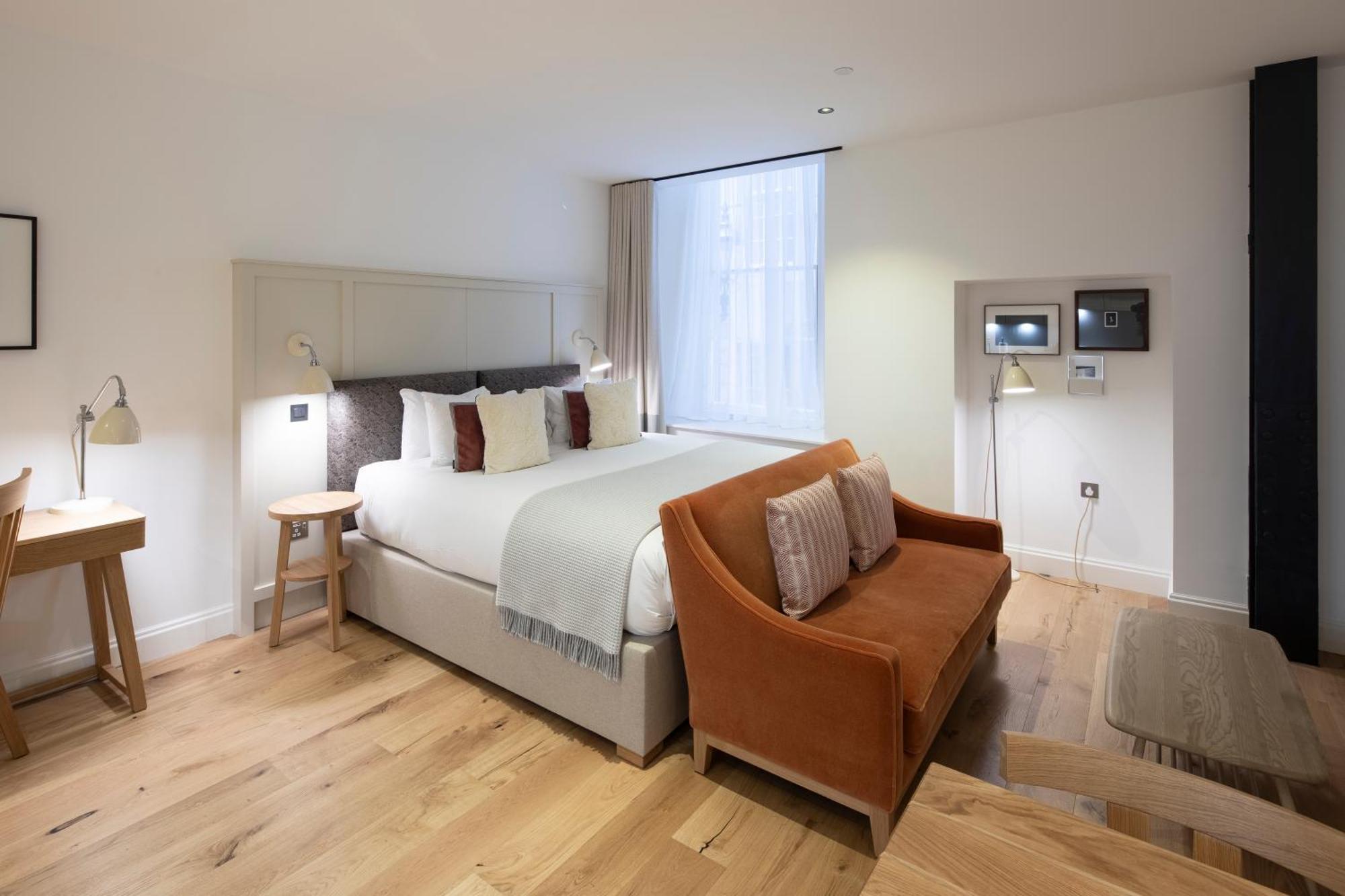 Cheval Old Town Chambers Aparthotel Edinburgh Exterior photo A bedroom at The Mitre